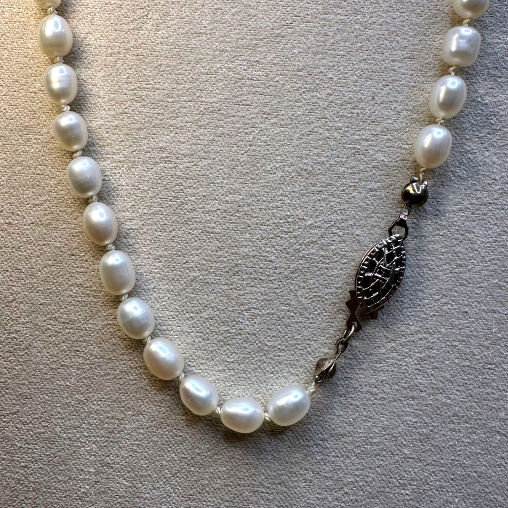 Vintage Women Freshwater Pearl Necklace 21in White Sterling Silver Clasp Oval